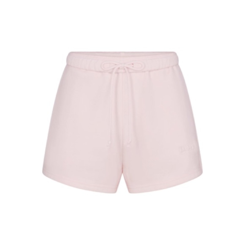 skims cotton fleece classic shorts in barely pink